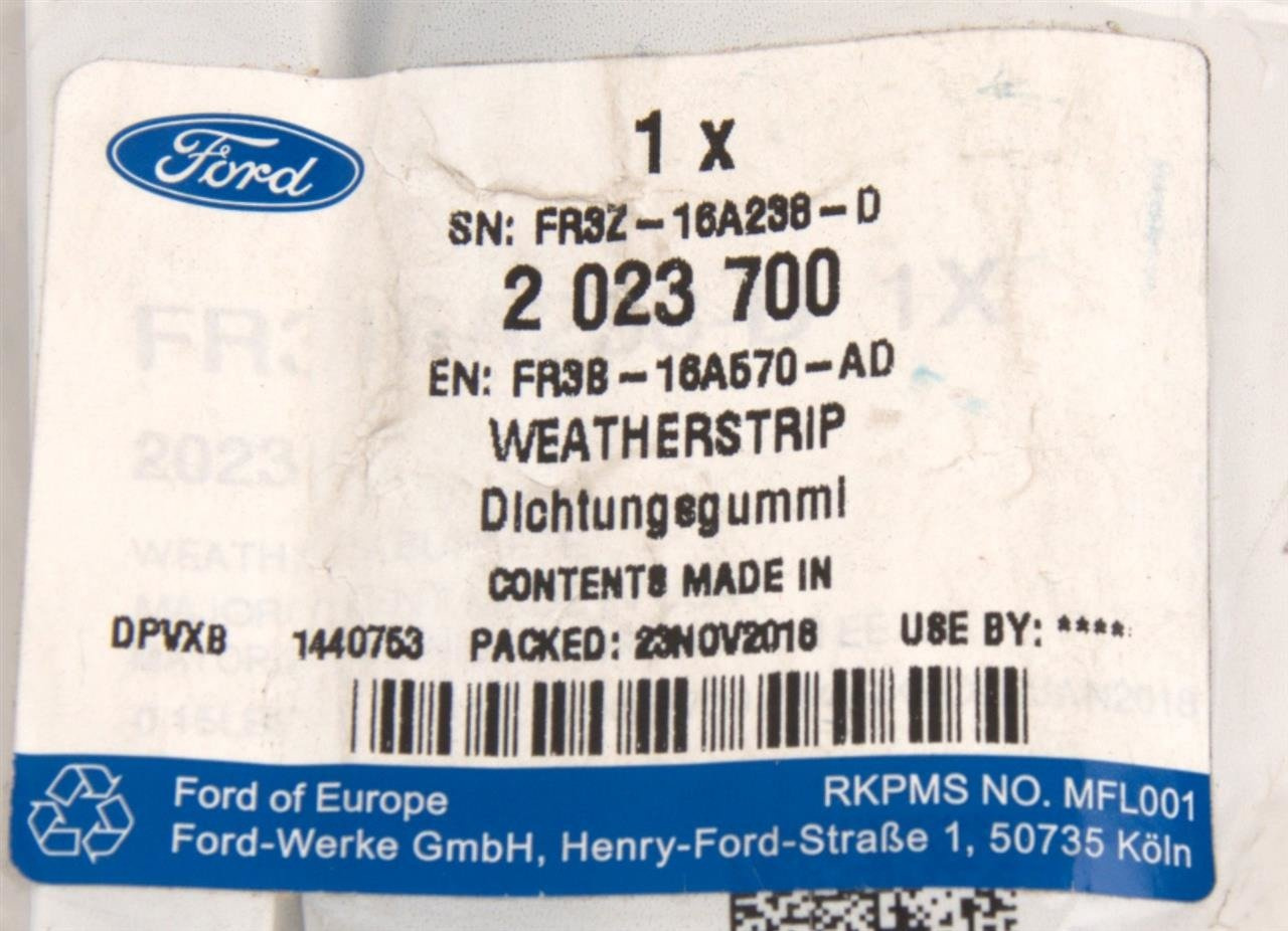 USZCZELKA BŁOTNIKA PRAWEGO MUSTANG 2015-2017 _ 2414585 _ FR3B-16A570-AE _ FR3Z-16A238-E