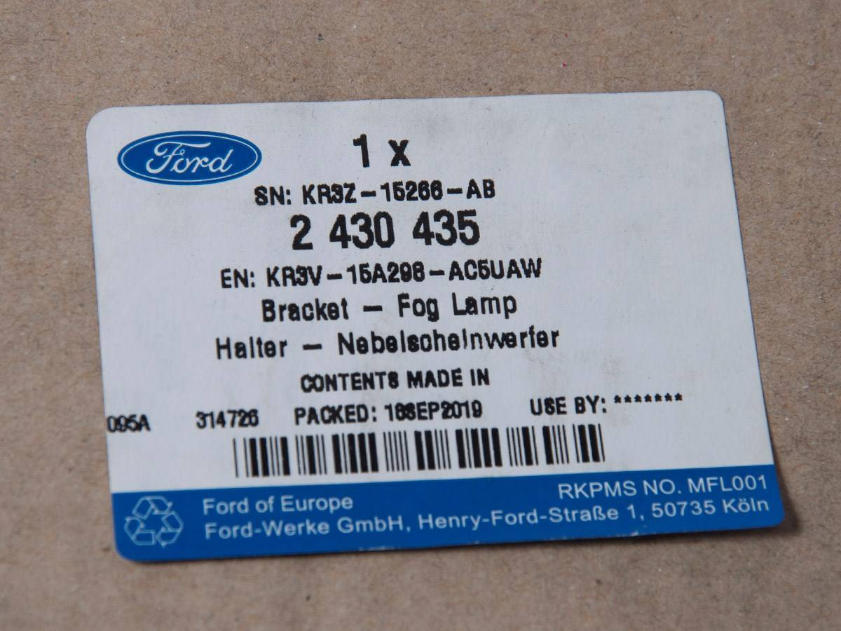 RAMKA PRAWA HALOGENU MUSTANG 20- _ 2430435 _ KR3V-15A298-AC5UAW