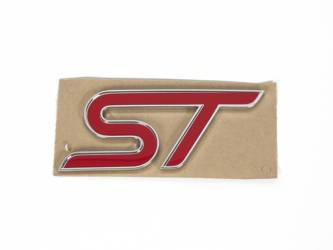EMBLEMAT "ST" TYŁ FOCUS 14-20 _ 1863964 _ F1EB-42528-AA _ F1EZ-9942528-B