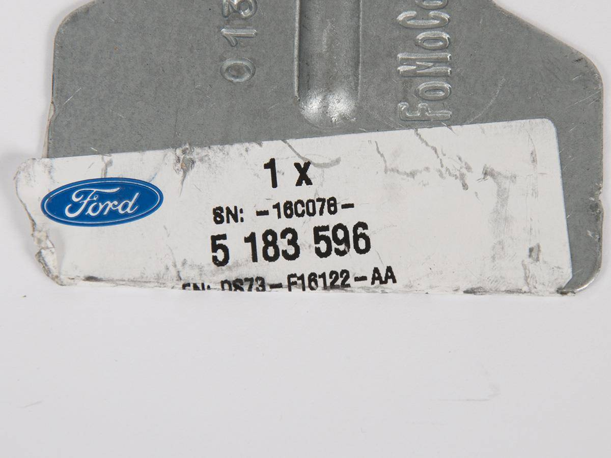 UCHWYT PRAWY BŁOTNIKA PRZÓD MONDEO 14- _ 5183596 _ DS73-F16122-AA