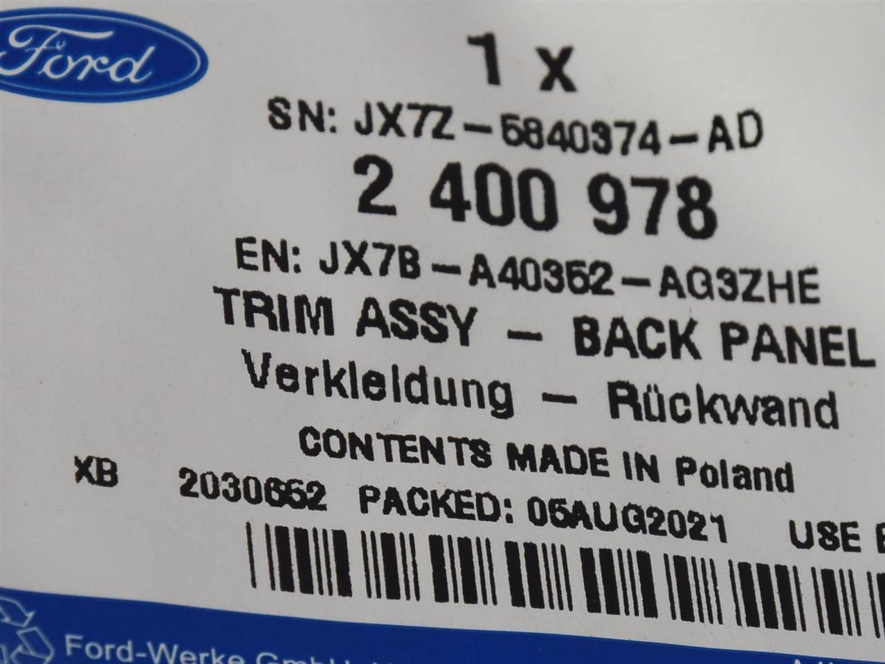 OSŁONA PROGU BAGAŻNIKA FOCUS 18- HATCHBACK _ 2400978 _ JX7B-A40352-AG3ZHE _ GTU_07