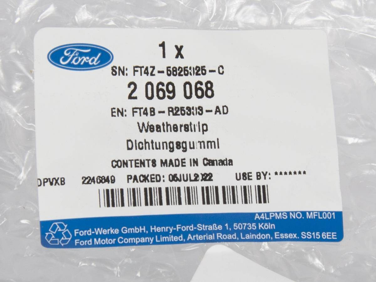 USZCZELKA LEWA DRZWI TYLNYCH EDGE 15- 18- _ 2069068 _ FT4B-R25333-AD _ FT4Z-5825325-C