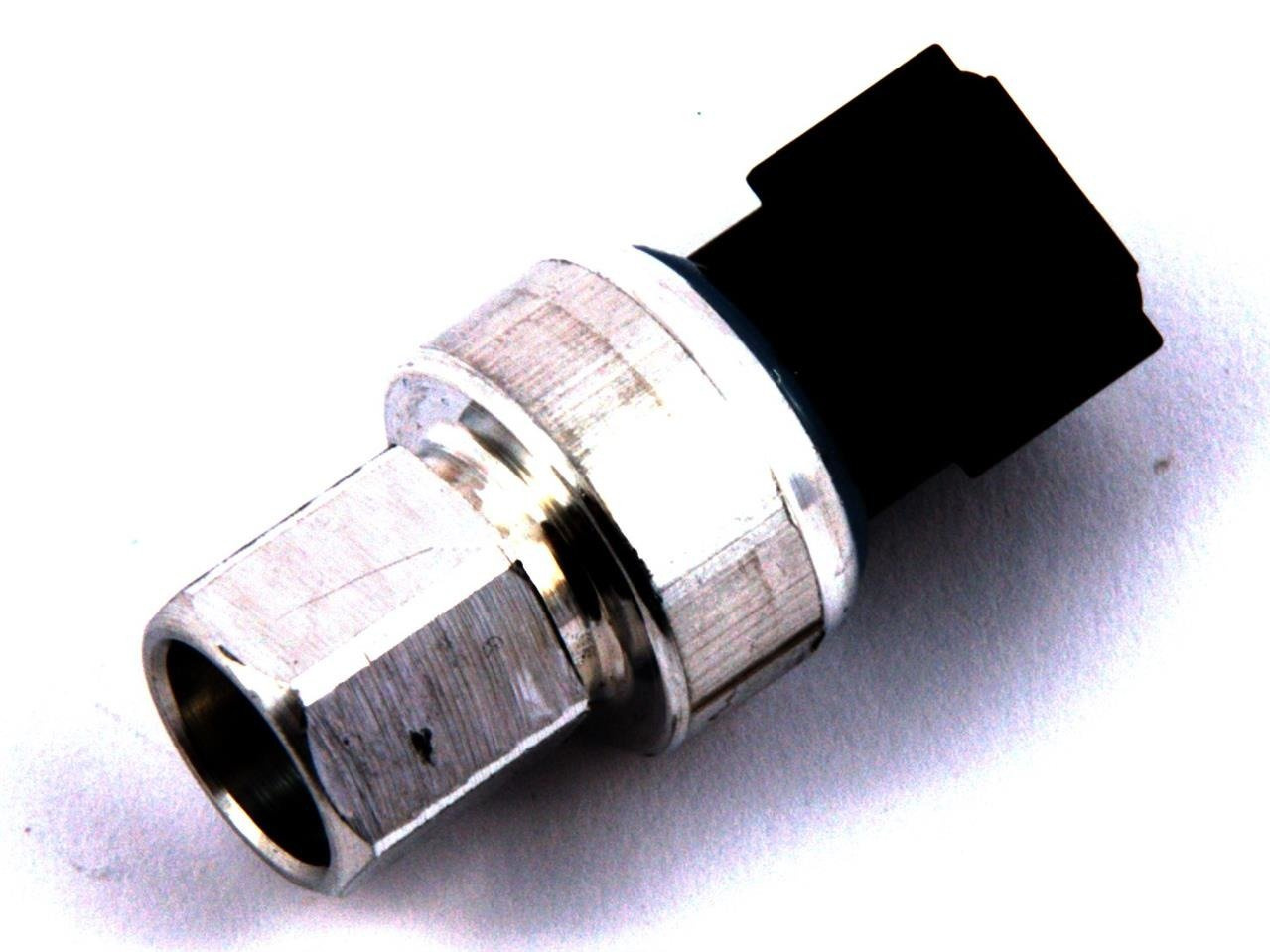 CZUJNIK CIŚNIENIA KLIMATYZACJI FORD WIELE MODELI _ 5471192 _ HG1A-19D594-AA _ HG1Z-19D594-A