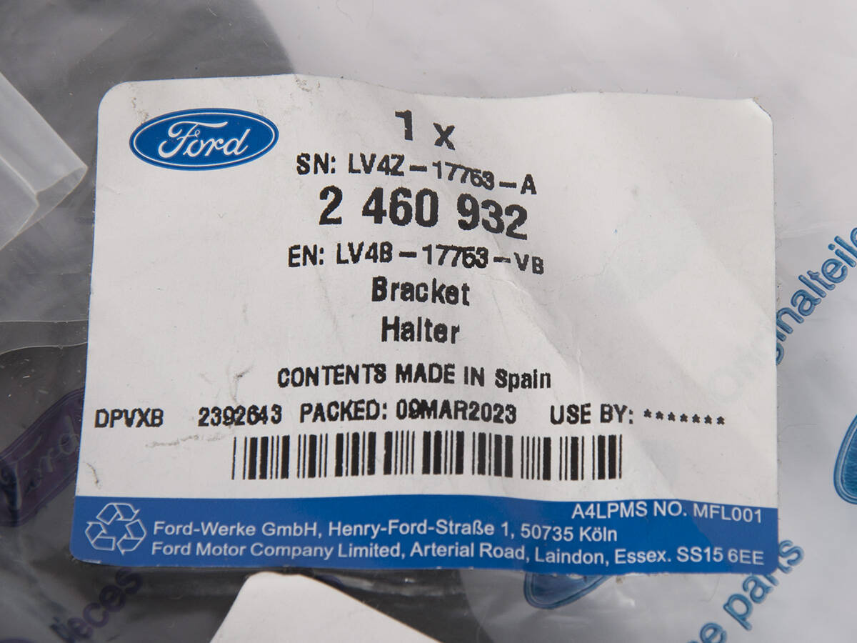 ŚLIZG LEWY ZDERZAKA PRZÓD KUGA 20- 24- ST-LINE_ 2460932 _ LV4B-17753-VB