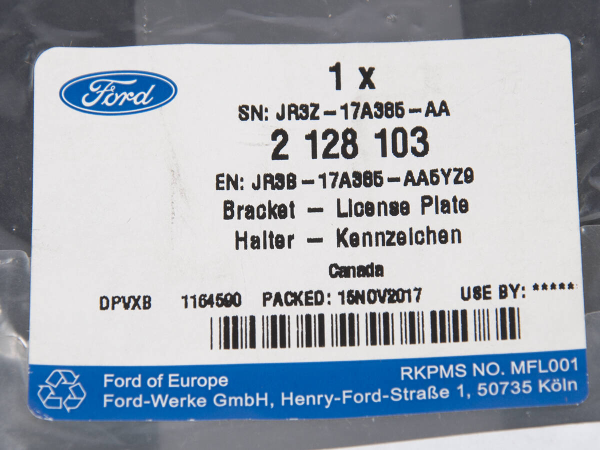 UCHWYT TABLICY REJESTRACYJNEJ PRZÓD MUSTANG 21-23 _ 2128103 _ JR3B-17A385-AA5YZ9 _ JR3Z-17A385-AA
