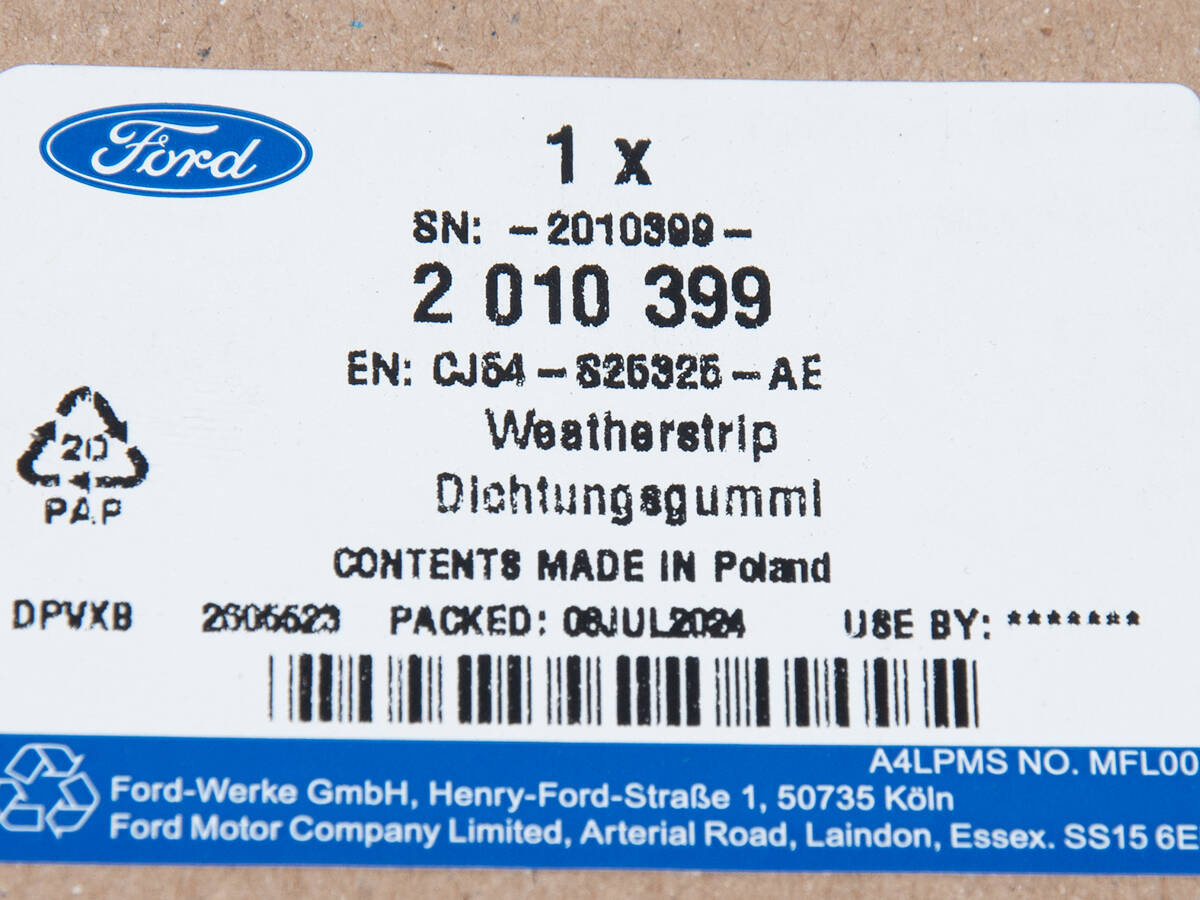 USZCZELKA LEWA DRZWI PRZÓD KUGA 12-19 FORD OE _ 2010399 _ CJ54-S25325-AE