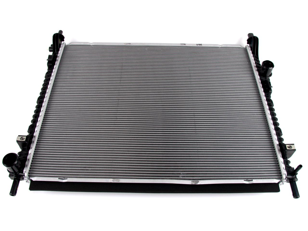 CHŁODNICA WODY MUSTANG 15- / 17- 5.0L V8 32V DOHC _ 2272223 _ FR33-8005-BH _ FR3Z-8005-A _ GTU_07