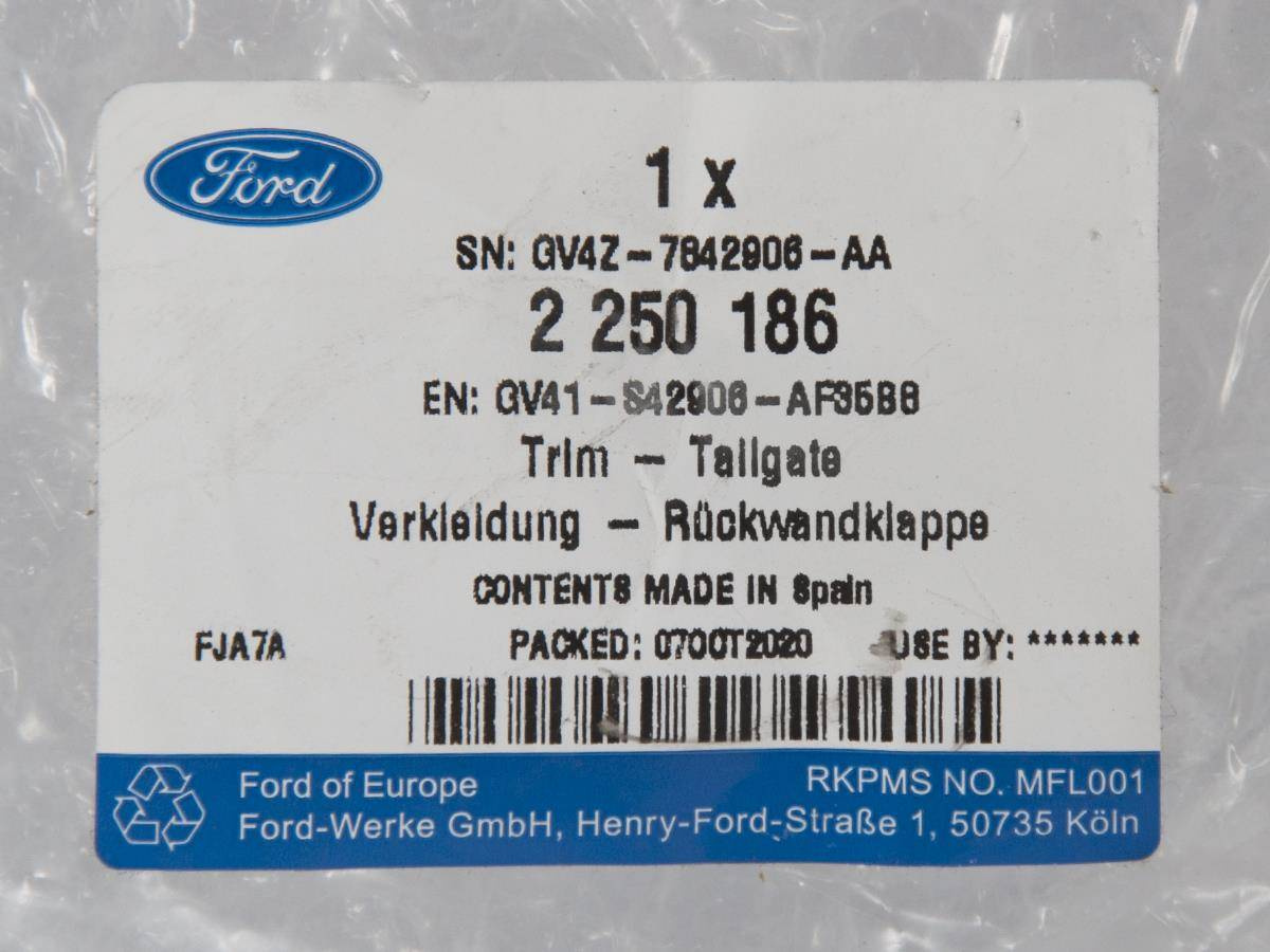 WYKOŃCZENIE KLAPY BAGAŻNIKA TYŁ KUGA 16- _ 2250186 _ GV41-S42906-AF35B8