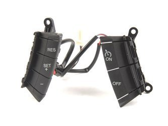 PRZEŁĄCZNIK TEMPOMATU  FOCUS MK2 _ 1352794 _ 4M5T-9E740-AA