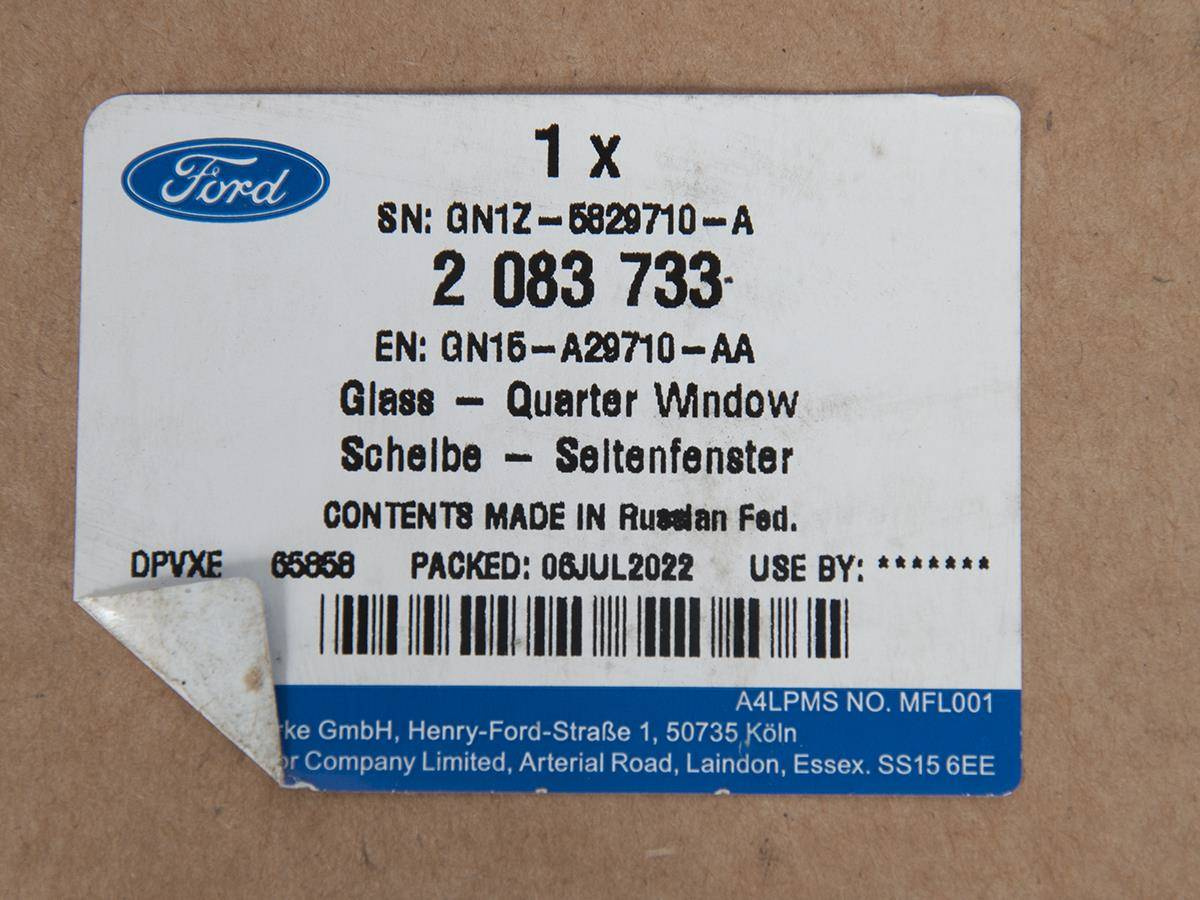 SZYBA OKNA BOCZNEGO PRAWA "TRÓJKĄT" ECOSPORT 17- / Z BŁYSZCZĄCYMI LISTWAMI PAS. _ 2083733 _ GN15-A29710-AA