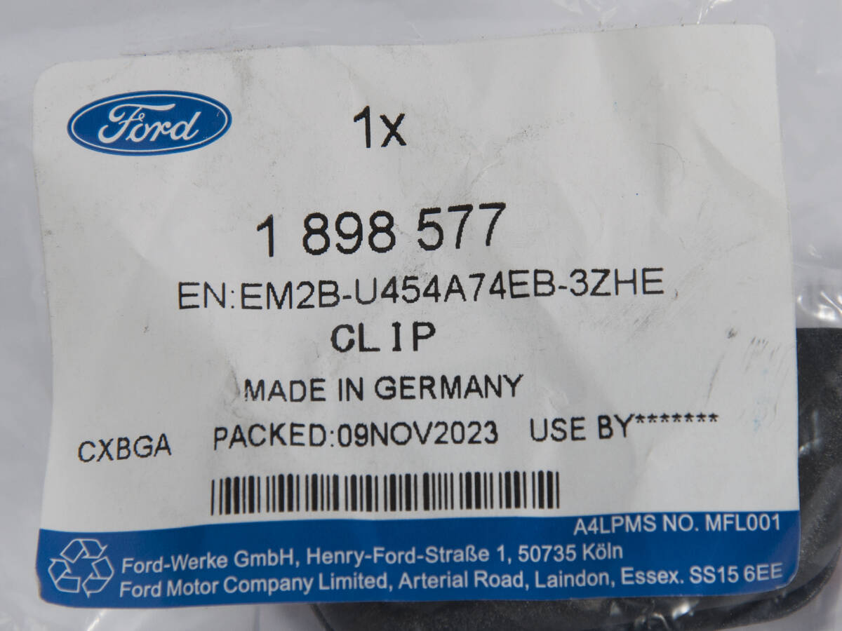 ZACISK LEWY ROLETY BAGAŻNIKA TYŁ S-MAX 15- _ 1898577 _ EM2B-U454A74-EB3ZHE