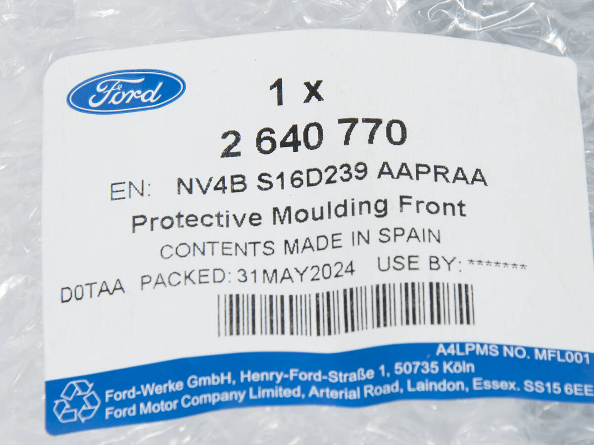 LISTWA LEWA BŁOTNIKA PRZÓD KUGA 22- ST-LINE _ 2640770 _ NV4B-S16D239-AAPRAA