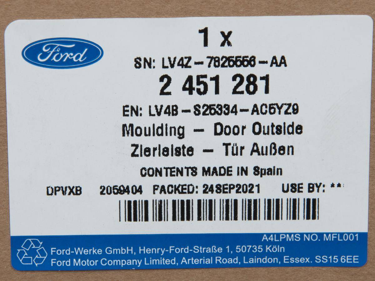 LISTWA PRAWA DRZWI TYŁ KUGA 20- CZARNY CARBON _ 2451281 _ LV4B-S25334-AC5YZ9 _ GTU_07