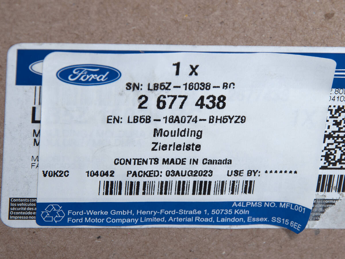 LISTWA BŁOTNIKA PRAWA PRZÓD EXPLORER 20- Z PDC _ 2677438 _ LB5B-16A074-BH5YZ9