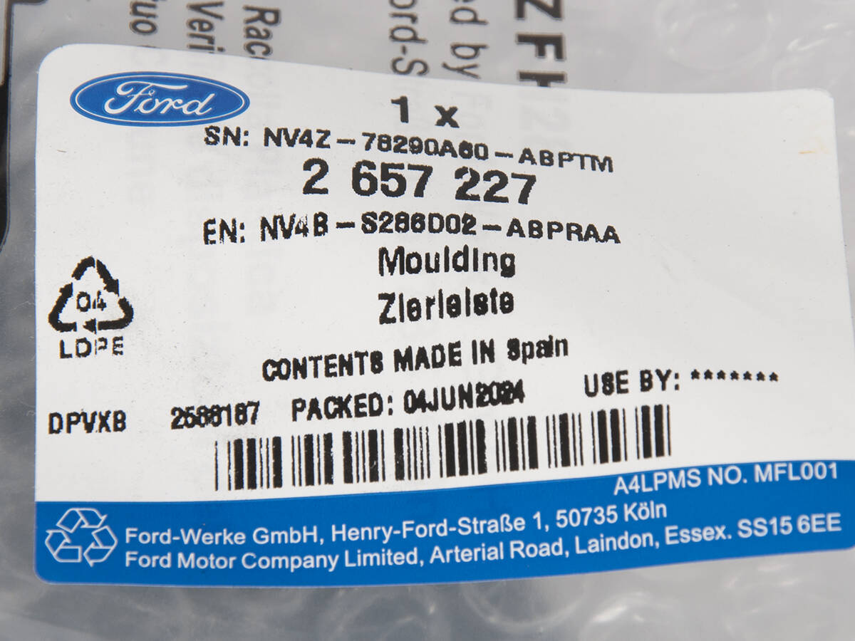 LISTWA PRAWA BŁOTNIKA TYŁ FORD KUGA 22- ST-LINE _ 2657227 _ NV4B-S286D02-ABPRAA
