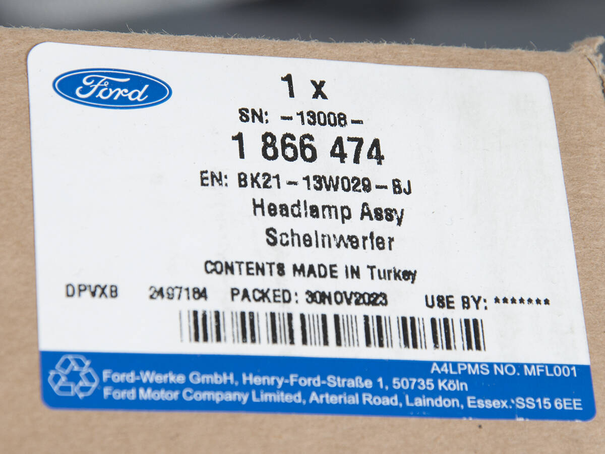 REFLEKTOR PRAWY TRANSIT/TOURNEO CUSTOM 12-18 _ 1866474 _ BK21-13W029-BJ