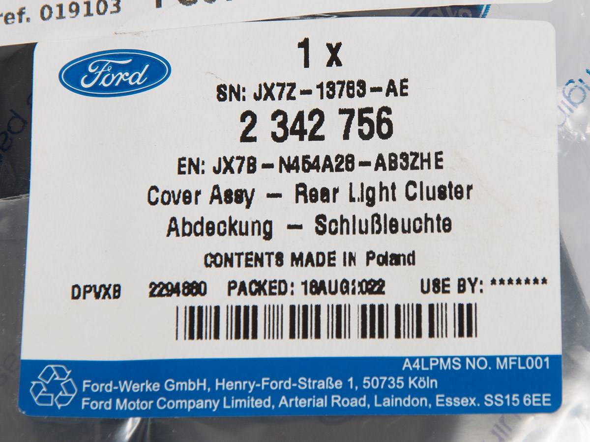 ZAŚLEPKA PRAWA LAMPY TYŁ FORD FOCUS 18- KOMBI _ 2342756 _ JX7B-N454A28-AB3ZHE
