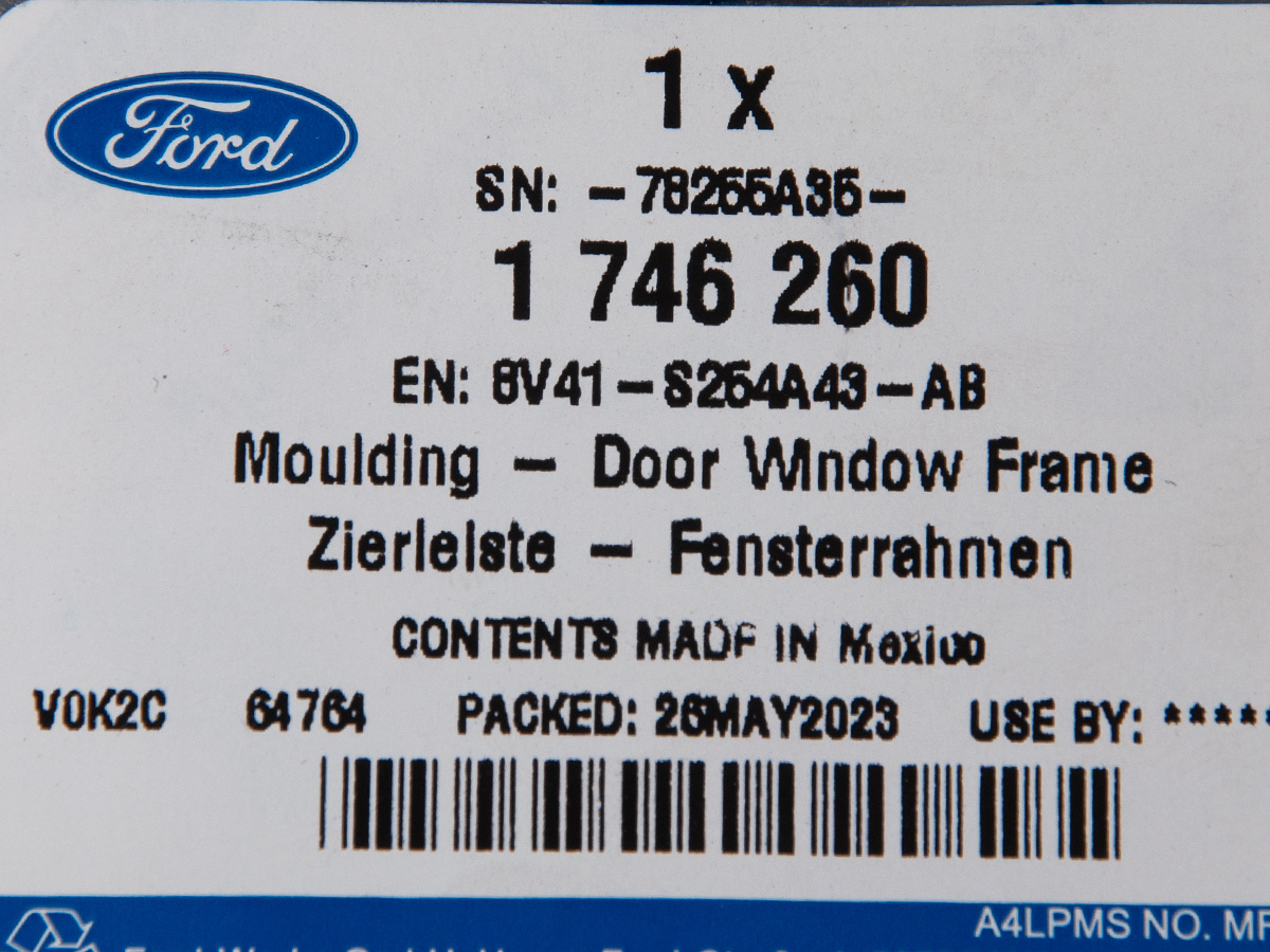 LISTWA LEWA ZEWNĘTRZNA DRZWI TYŁ KUGA 08-12 OE