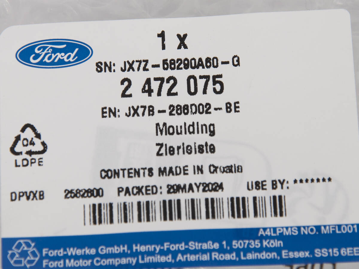 LISTWA PRAWA BŁOTNIKA TYŁ FOCUS 18- KOMBI / SEDAN _ 2472075 _ JX7B-286D02-BE _ GTU_07