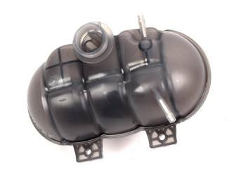 ZBIORNICZEK WYRÓWNAWCZY MUSTANG 2015-17 / 17- _ 5273591 _ FR33-8A080-AC _ FR3Z-8A080-A _ GTU_07