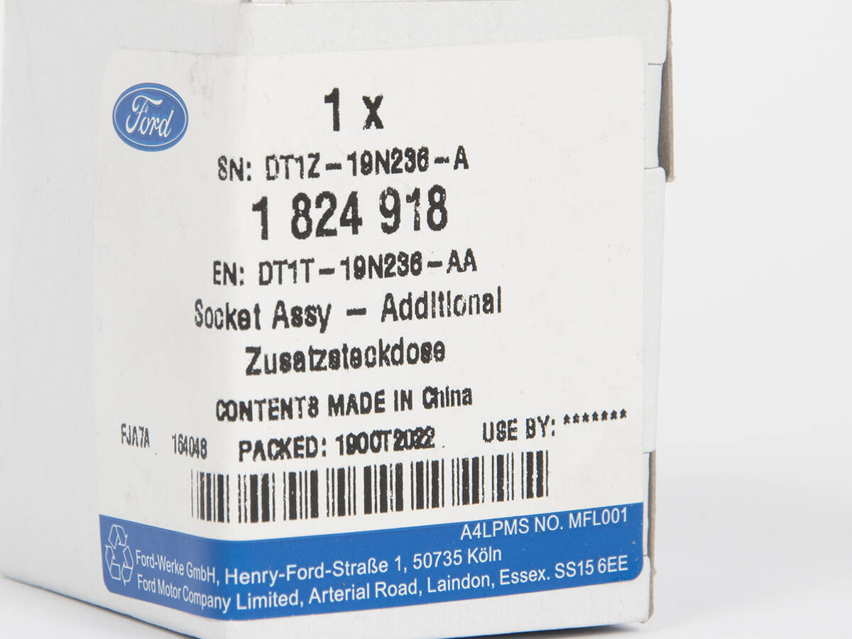 GNIAZDO ZAPALNICZKI W BAGAŻNIKU FORD CONNECT 13- _ 1824918 _ DT1T-19N236-AA _ DT1Z-19N236-A